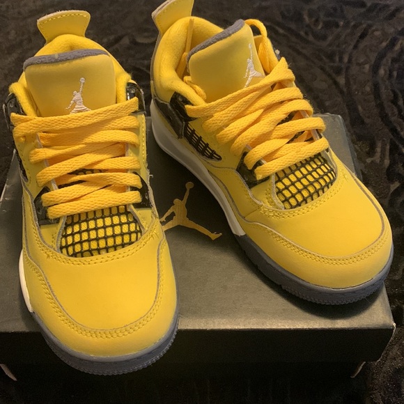 Jordan 4 Retro - Picture 2 of 3